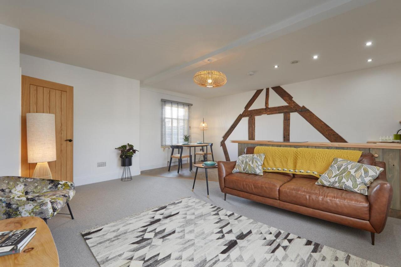 Kin Ludlow Rooms ภายนอก รูปภาพ