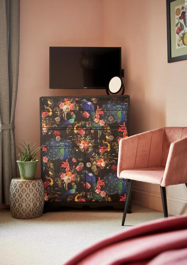 Kin Ludlow Rooms ภายนอก รูปภาพ