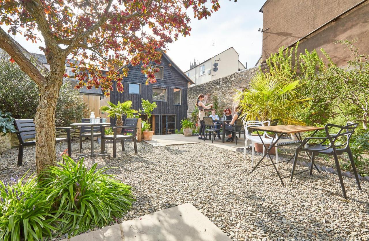 Kin Ludlow Rooms ภายนอก รูปภาพ
