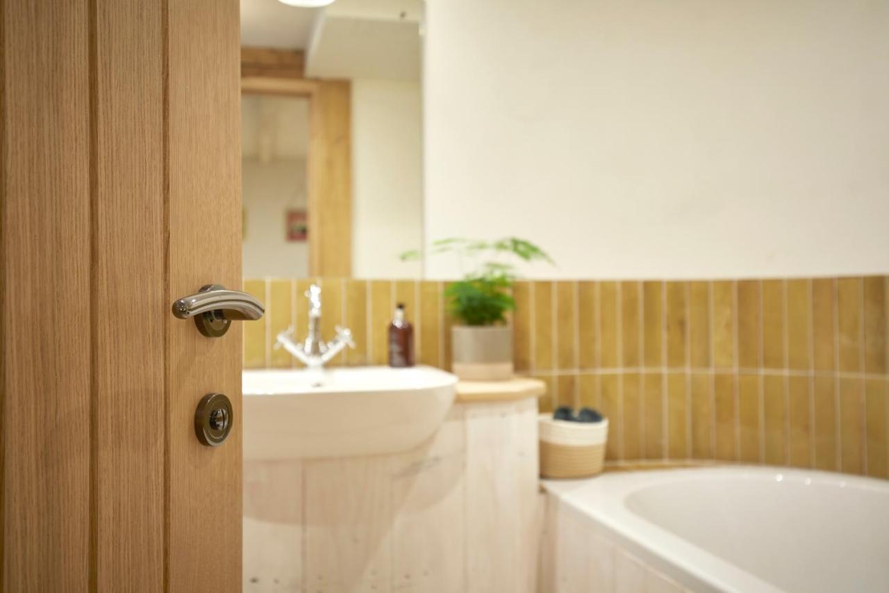 Kin Ludlow Rooms ภายนอก รูปภาพ