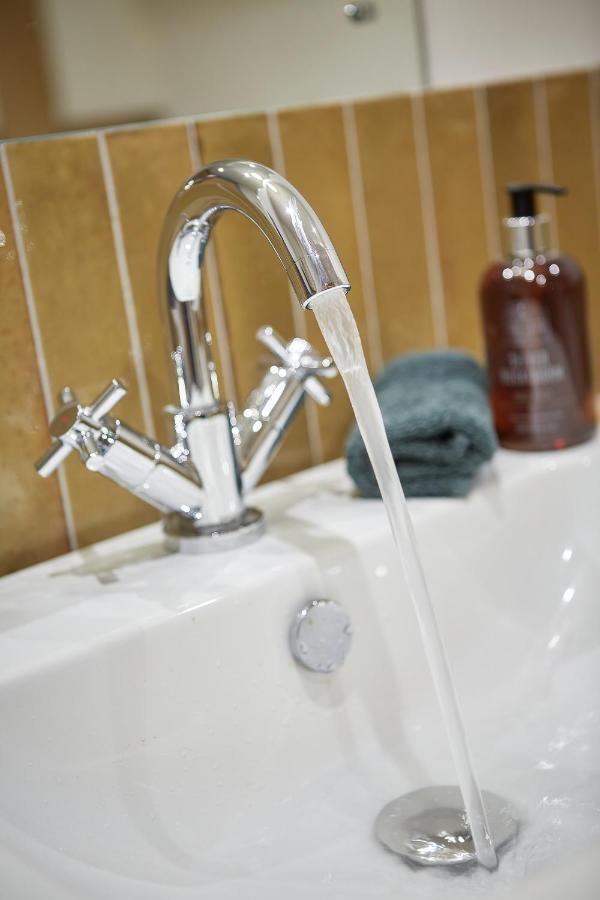 Kin Ludlow Rooms ภายนอก รูปภาพ