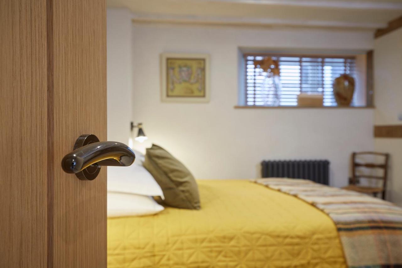 Kin Ludlow Rooms ภายนอก รูปภาพ